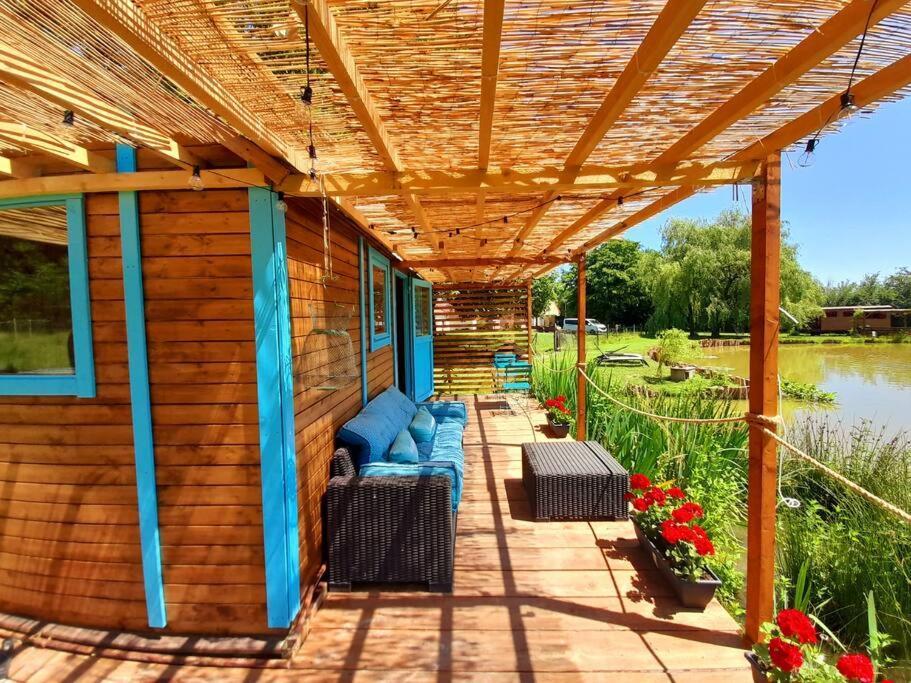 Вилла La Roulotte Du Pecheur Saint-Prive Экстерьер фото